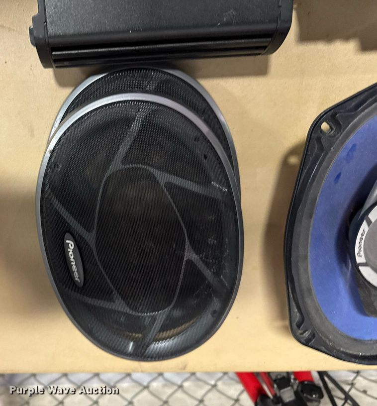 image for item NO9739 (4) radios