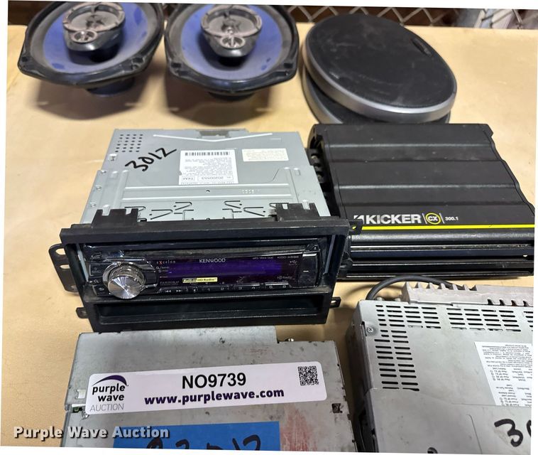 image for item NO9739 (4) radios