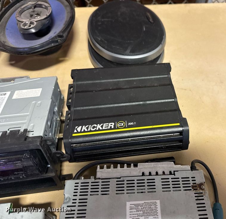 image for item NO9739 (4) radios