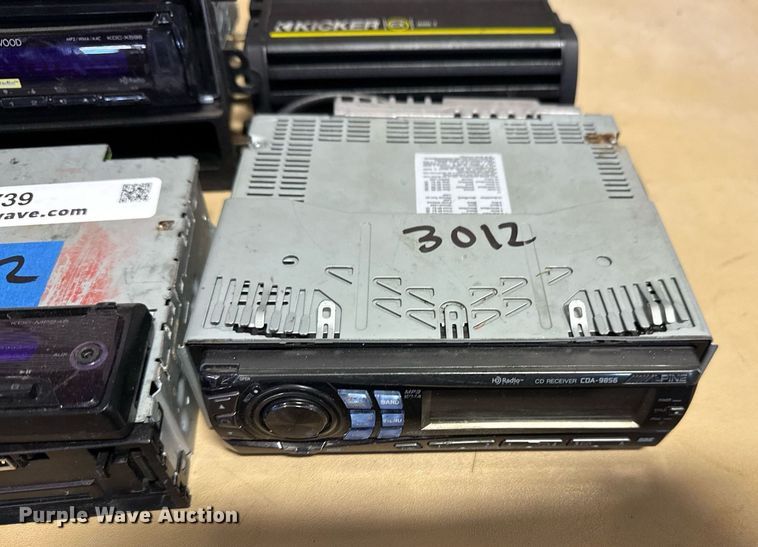 image for item NO9739 (4) radios