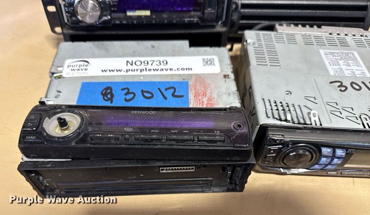 image for item NO9739 (4) radios