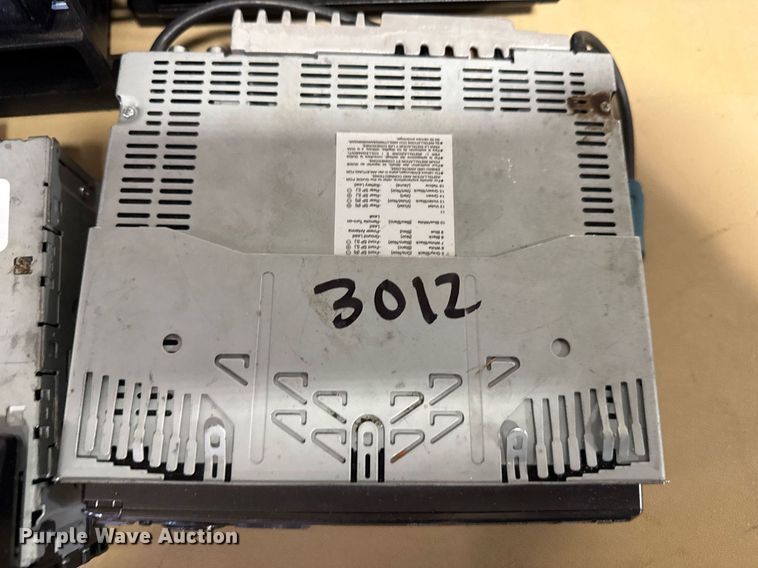 image for item NO9739 (4) radios