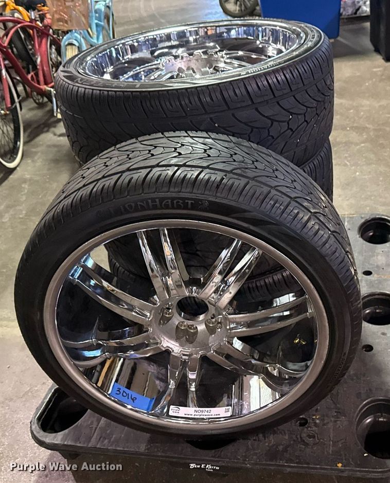 image for item NO9742 (4) Lionhart 265/35ZR22 tires and wheels