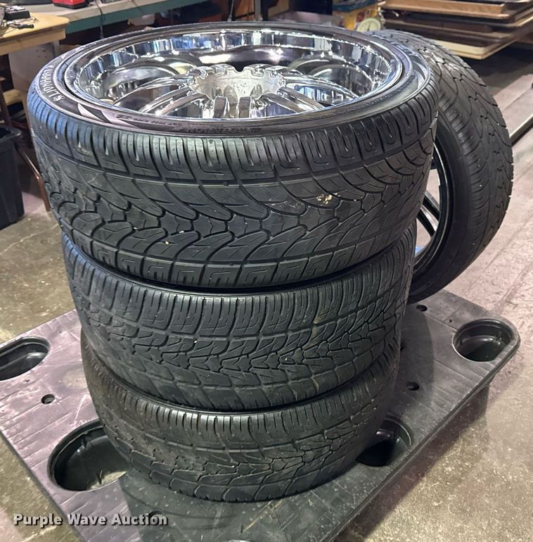 image for item NO9742 (4) Lionhart 265/35ZR22 tires and wheels