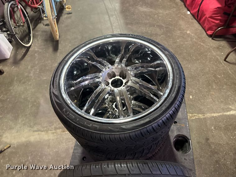 image for item NO9742 (4) Lionhart 265/35ZR22 tires and wheels