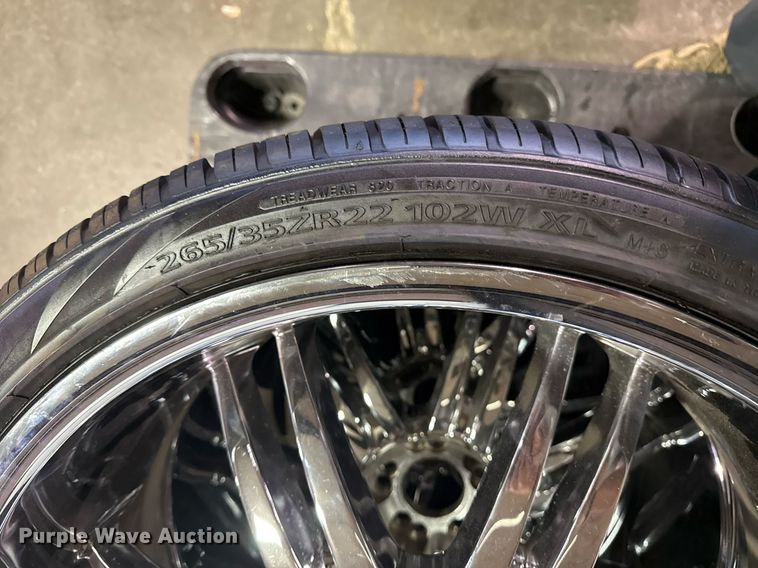 image for item NO9742 (4) Lionhart 265/35ZR22 tires and wheels
