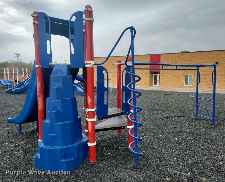 image for item NV9783 (10) Landscape Structures swings