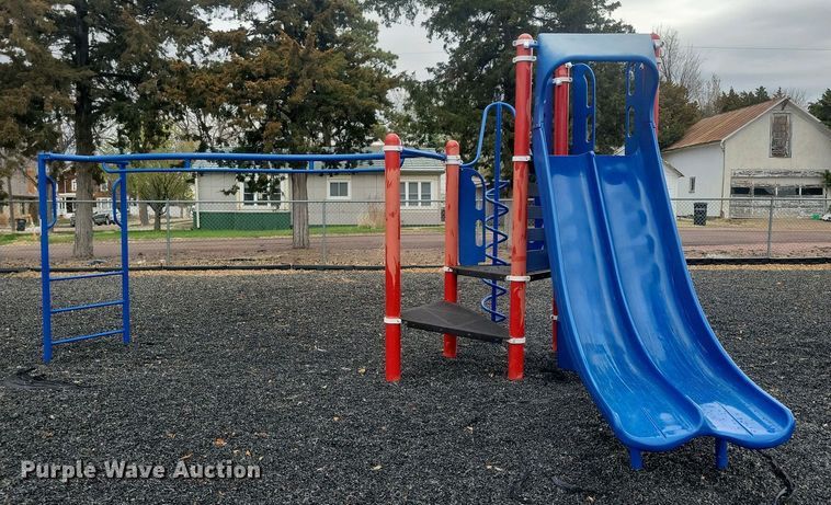 image for item NV9783 (10) Landscape Structures swings