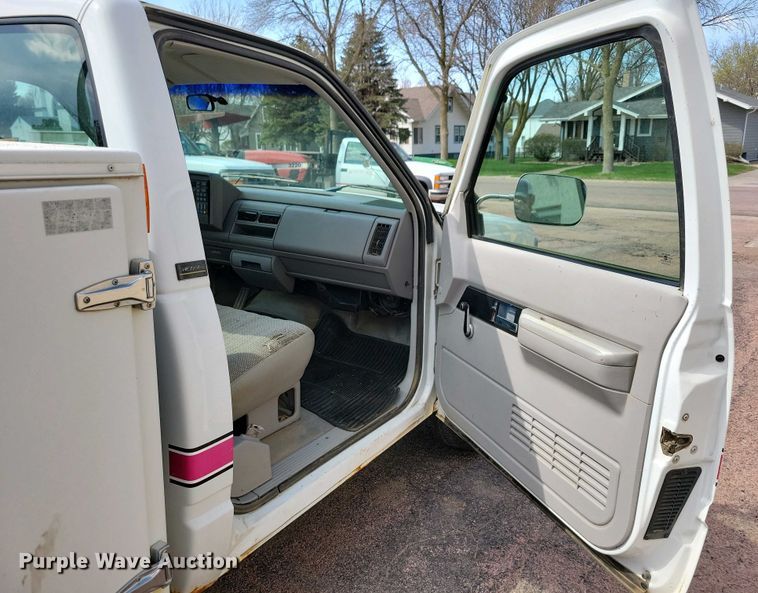 image for item NV9789 1994 Chevrolet C2500 utility bed pickup truck