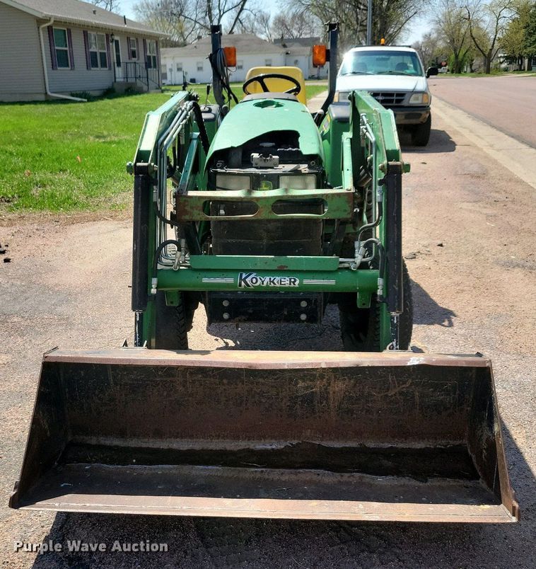 image for item NV9793 1999 John Deere 4400 tractor