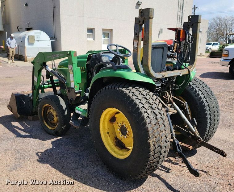 image for item NV9793 1999 John Deere 4400 tractor