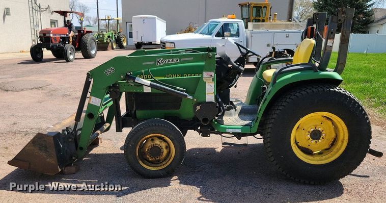 image for item NV9793 1999 John Deere 4400 tractor