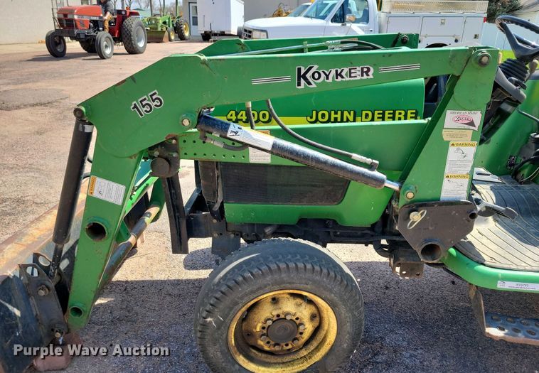 image for item NV9793 1999 John Deere 4400 tractor