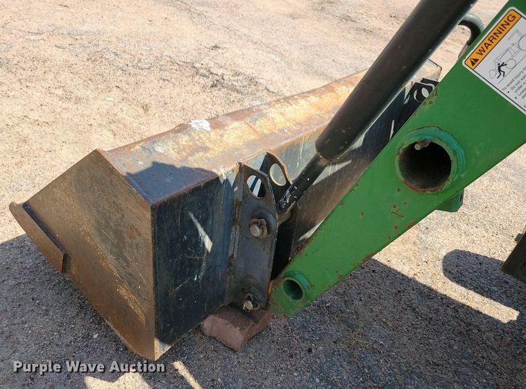 image for item NV9793 1999 John Deere 4400 tractor