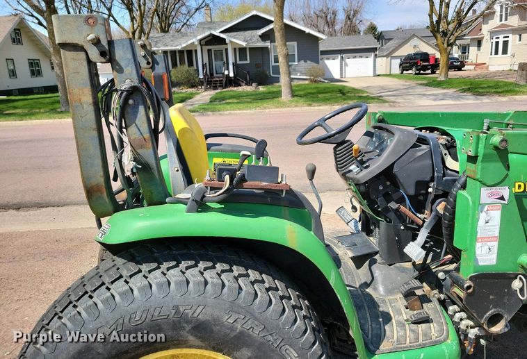 image for item NV9793 1999 John Deere 4400 tractor