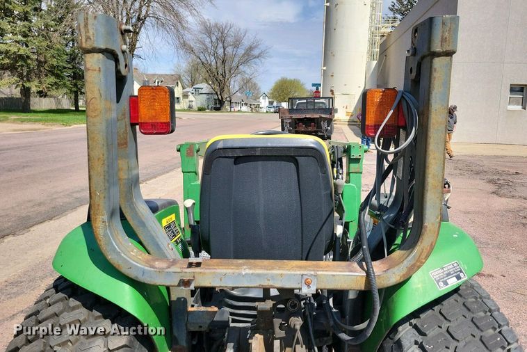 image for item NV9793 1999 John Deere 4400 tractor