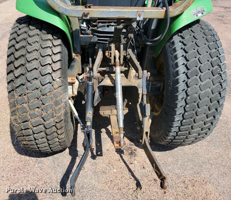 image for item NV9793 1999 John Deere 4400 tractor