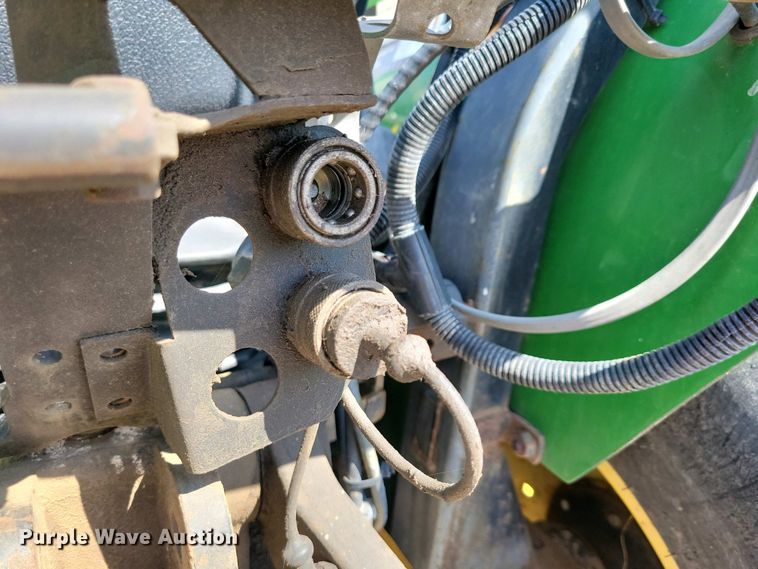 image for item NV9793 1999 John Deere 4400 tractor