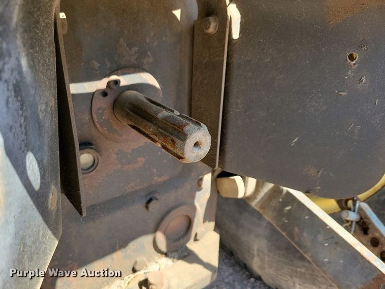 image for item NV9793 1999 John Deere 4400 tractor