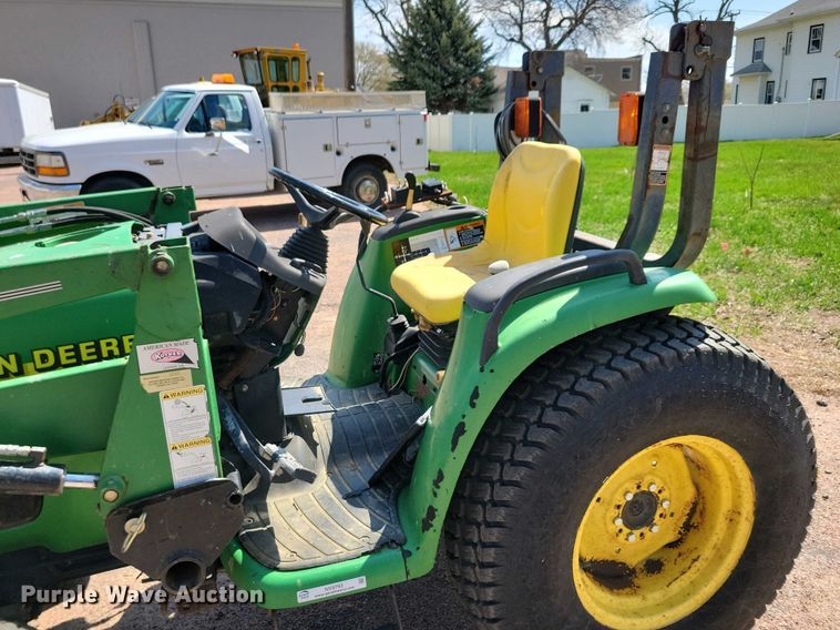 image for item NV9793 1999 John Deere 4400 tractor