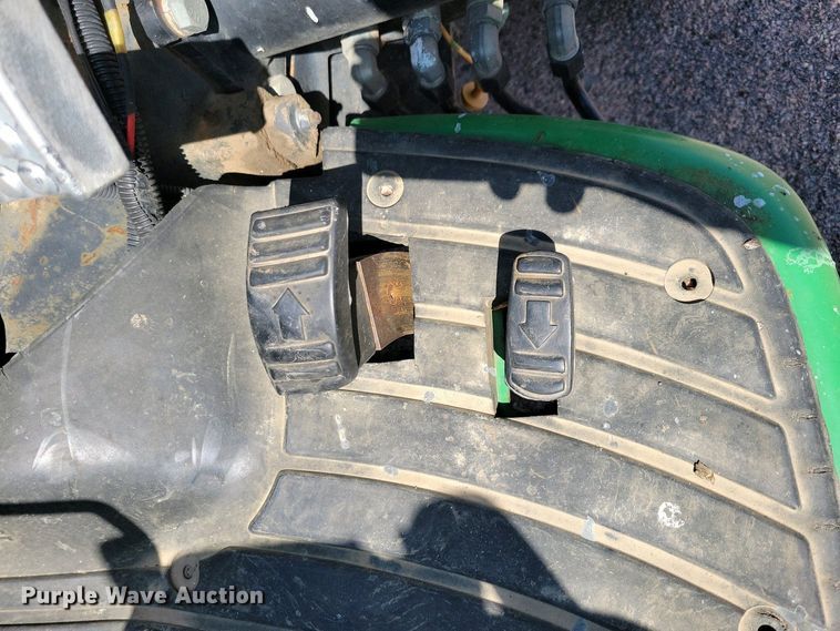 image for item NV9793 1999 John Deere 4400 tractor