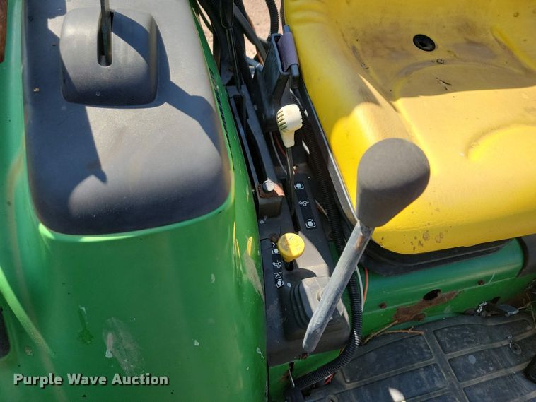 image for item NV9793 1999 John Deere 4400 tractor