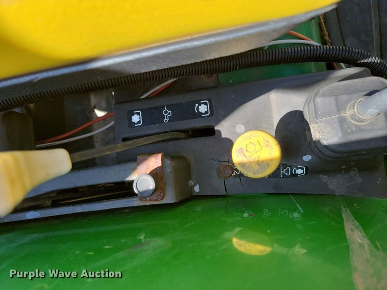 image for item NV9793 1999 John Deere 4400 tractor