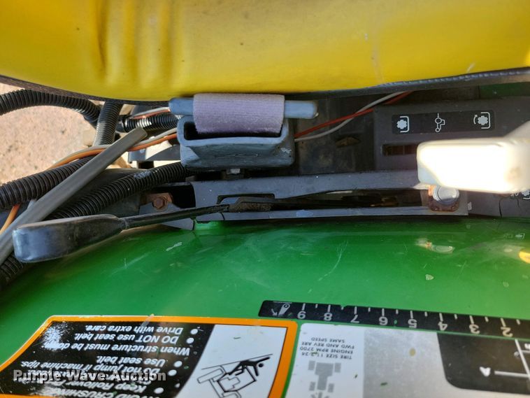 image for item NV9793 1999 John Deere 4400 tractor