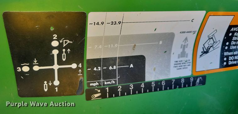 image for item NV9793 1999 John Deere 4400 tractor