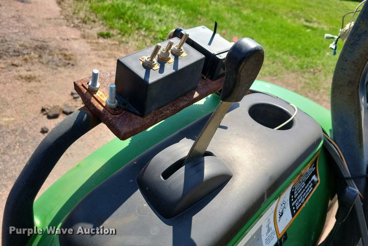 image for item NV9793 1999 John Deere 4400 tractor