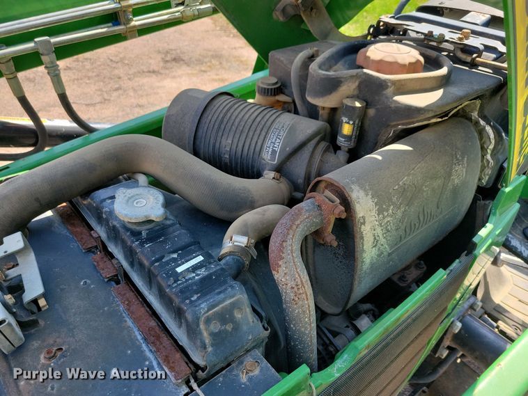 image for item NV9793 1999 John Deere 4400 tractor