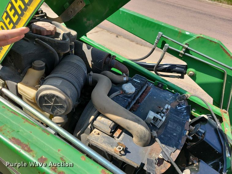 image for item NV9793 1999 John Deere 4400 tractor