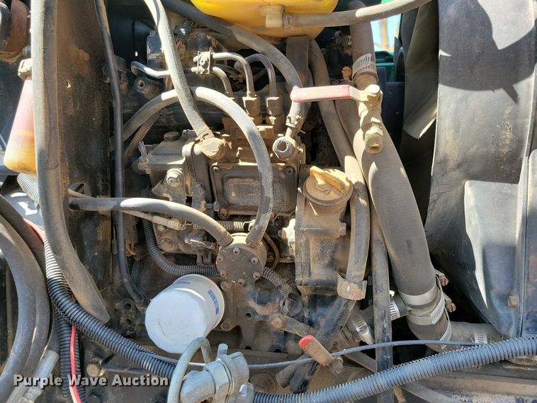 image for item NV9793 1999 John Deere 4400 tractor