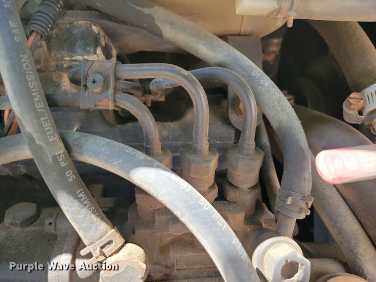 image for item NV9793 1999 John Deere 4400 tractor