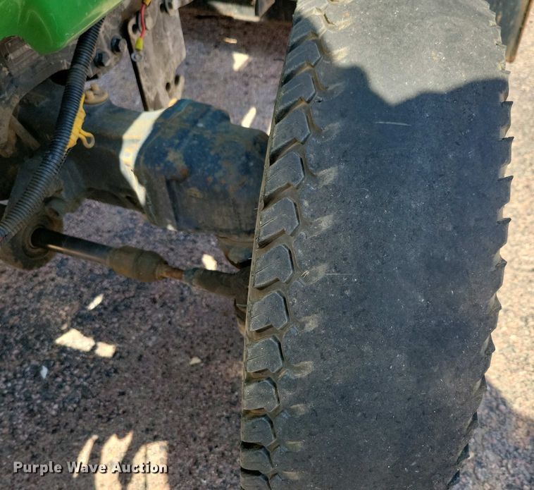 image for item NV9793 1999 John Deere 4400 tractor