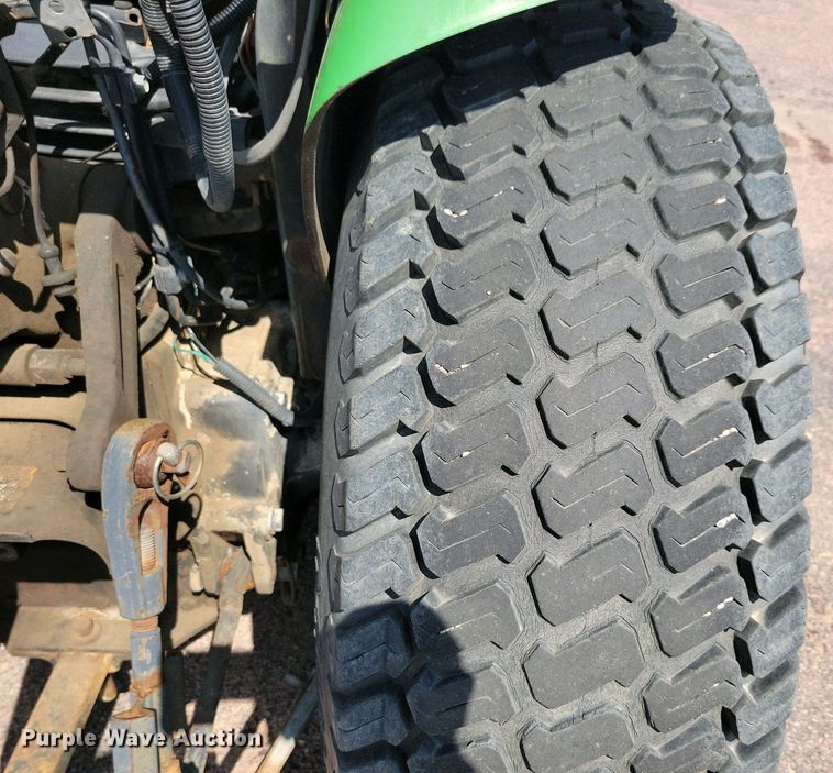 image for item NV9793 1999 John Deere 4400 tractor