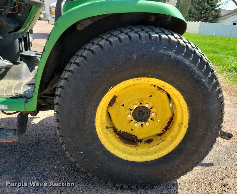 image for item NV9793 1999 John Deere 4400 tractor