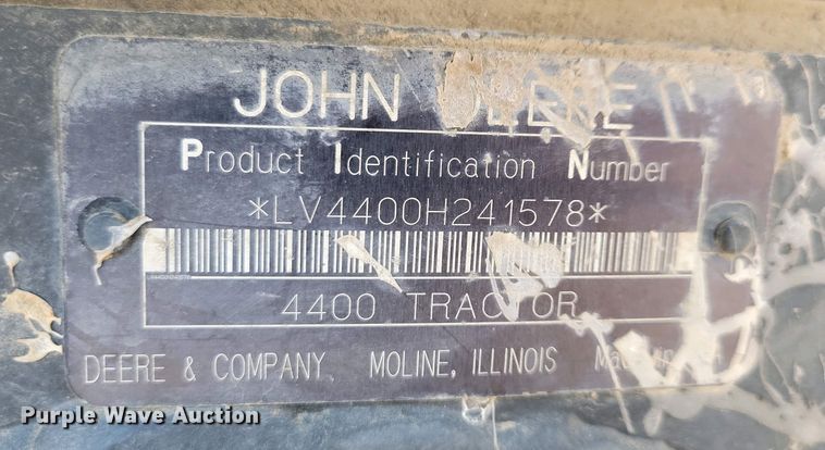 image for item NV9793 1999 John Deere 4400 tractor