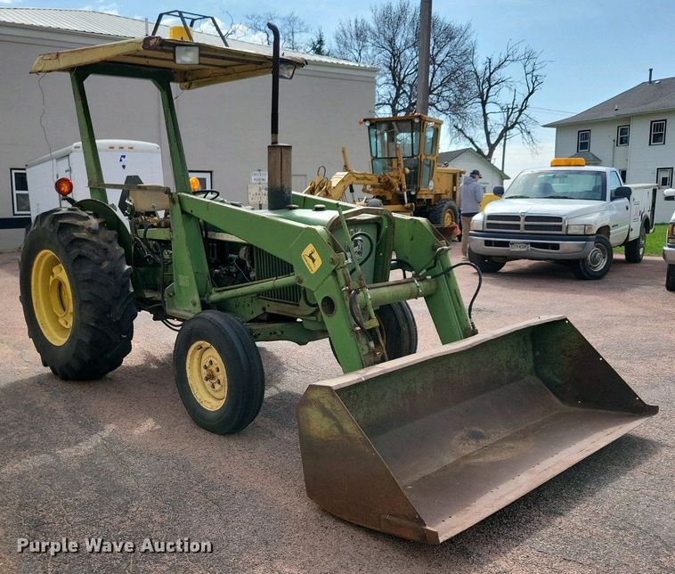 image for item NV9794 John Deere 1530 tractor