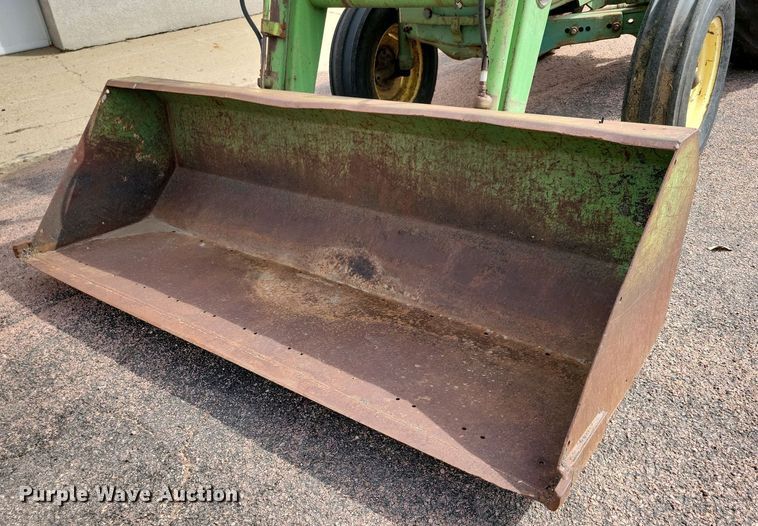 image for item NV9794 John Deere 1530 tractor