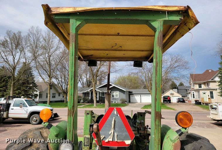 image for item NV9794 John Deere 1530 tractor