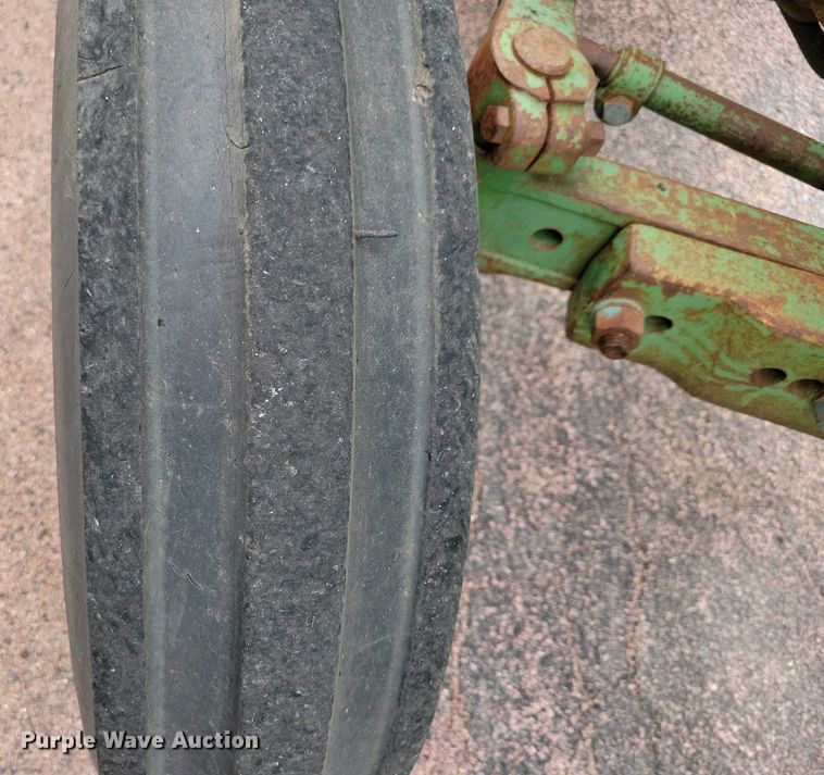 image for item NV9794 John Deere 1530 tractor