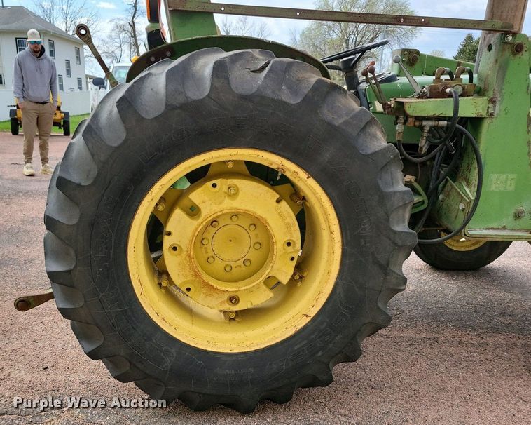 image for item NV9794 John Deere 1530 tractor