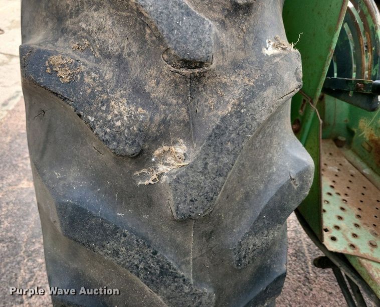 image for item NV9794 John Deere 1530 tractor