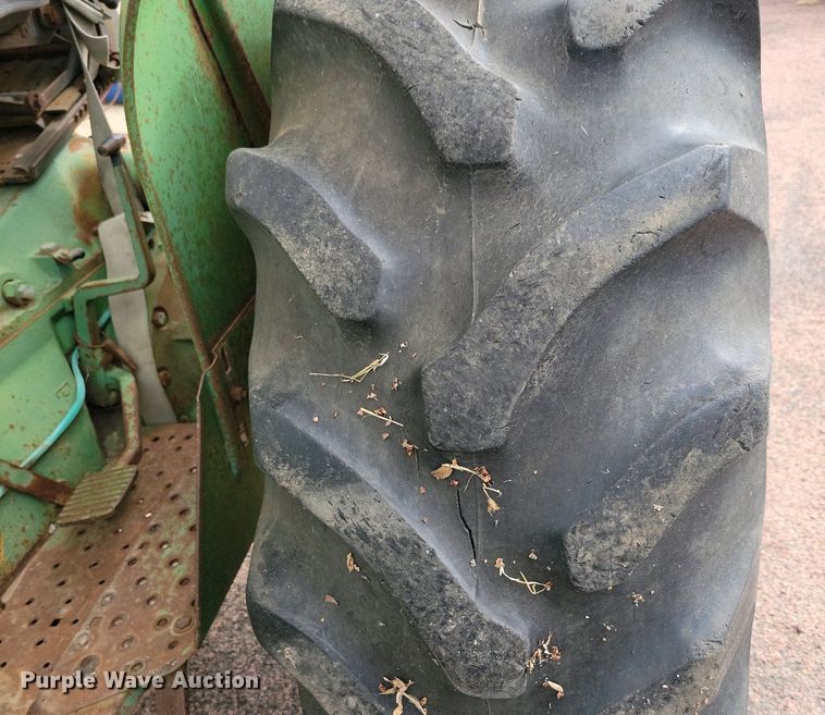 image for item NV9794 John Deere 1530 tractor