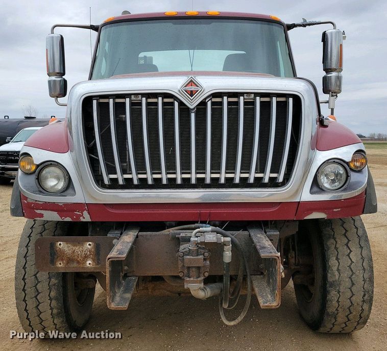 image for item NV9795 2010 International WorkStar 7600 truck cab and chassis