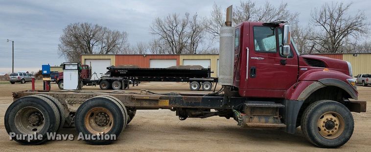 image for item NV9795 2010 International WorkStar 7600 truck cab and chassis