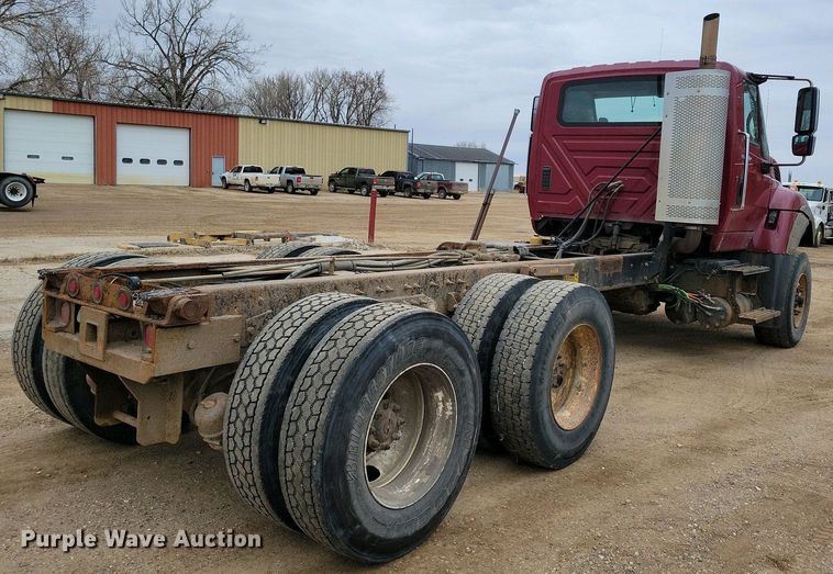 image for item NV9795 2010 International WorkStar 7600 truck cab and chassis