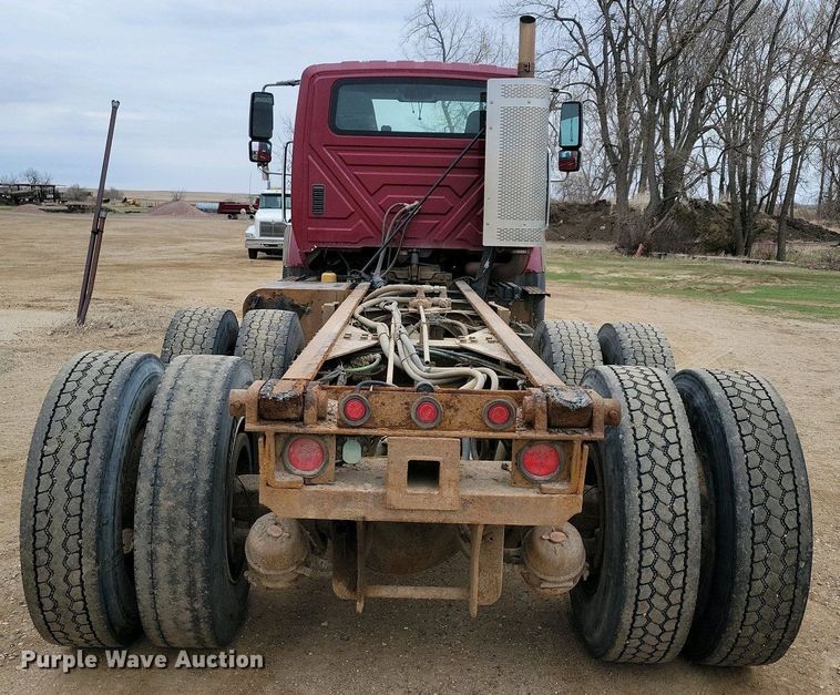 image for item NV9795 2010 International WorkStar 7600 truck cab and chassis