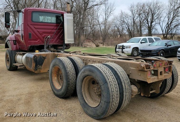 image for item NV9795 2010 International WorkStar 7600 truck cab and chassis